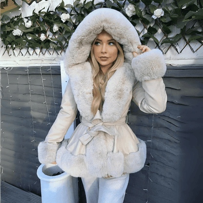 Eleganter Damenmantel aus Kunstpelz