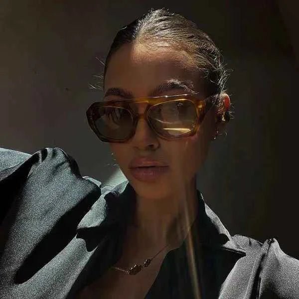 Mila - Trendige Oversized Sonnenbrille mit Eckiger Form und Farbverlauf