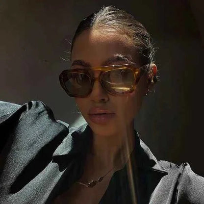 Mila - Trendige Oversized Sonnenbrille mit Eckiger Form und Farbverlauf