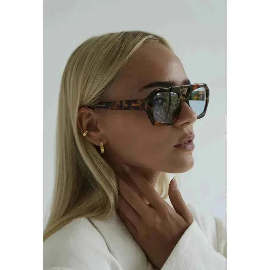 Mila - Trendige Oversized Sonnenbrille mit Eckiger Form und Farbverlauf - IdealeKleiden