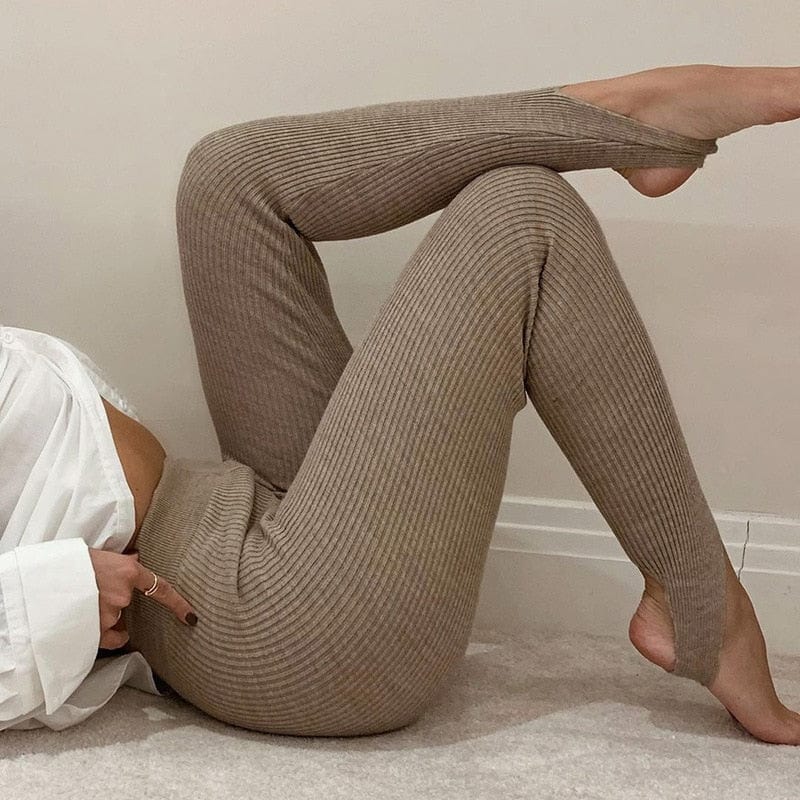 Modische Ripp-Leggings Mit Stylishem Saumschlitz