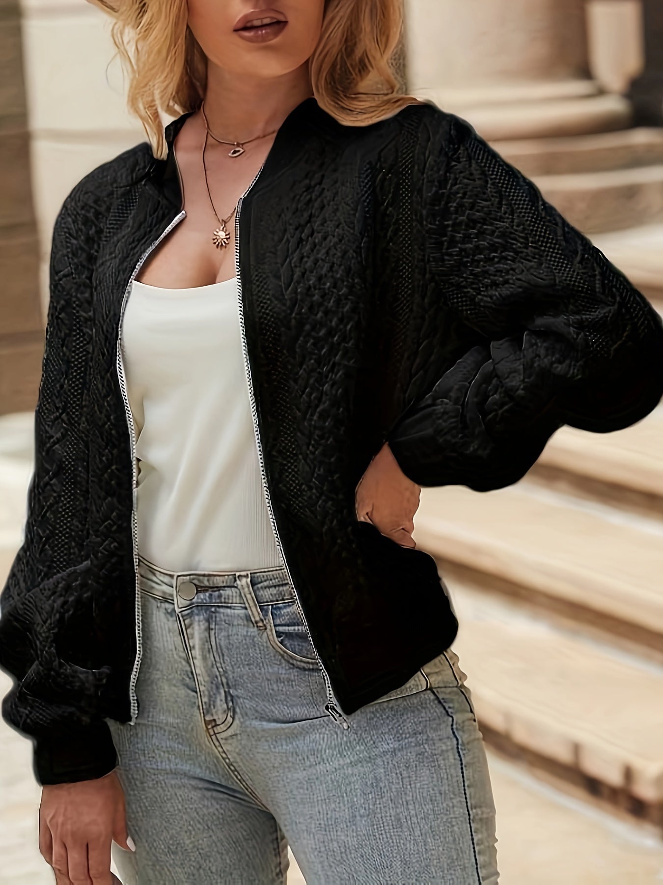 Stylische Bomberjacke mit Struktur - IdealeKleiden