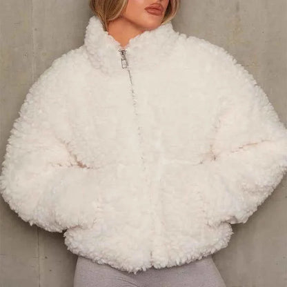 Kurze Damenjacke Plüsch Soft - IdealeKleiden