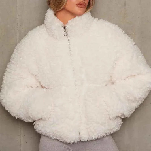 Kurze Damenjacke Plüsch Soft - IdealeKleiden