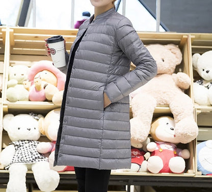 Leichte Damenjacke mit Kapuze Sportlich
