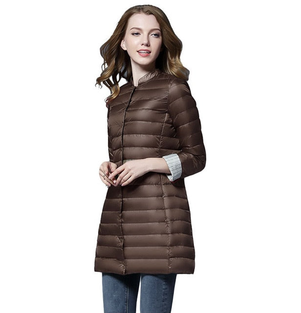 Leichte Damenjacke mit Kapuze Sportlich