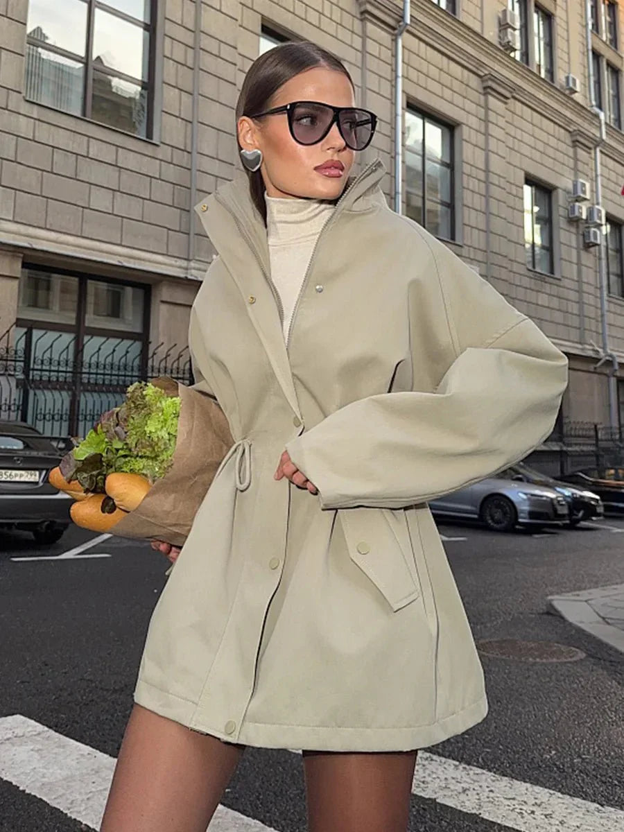 Eleganter Trenchcoat mit Kordelzug