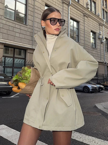 Eleganter Trenchcoat mit Kordelzug