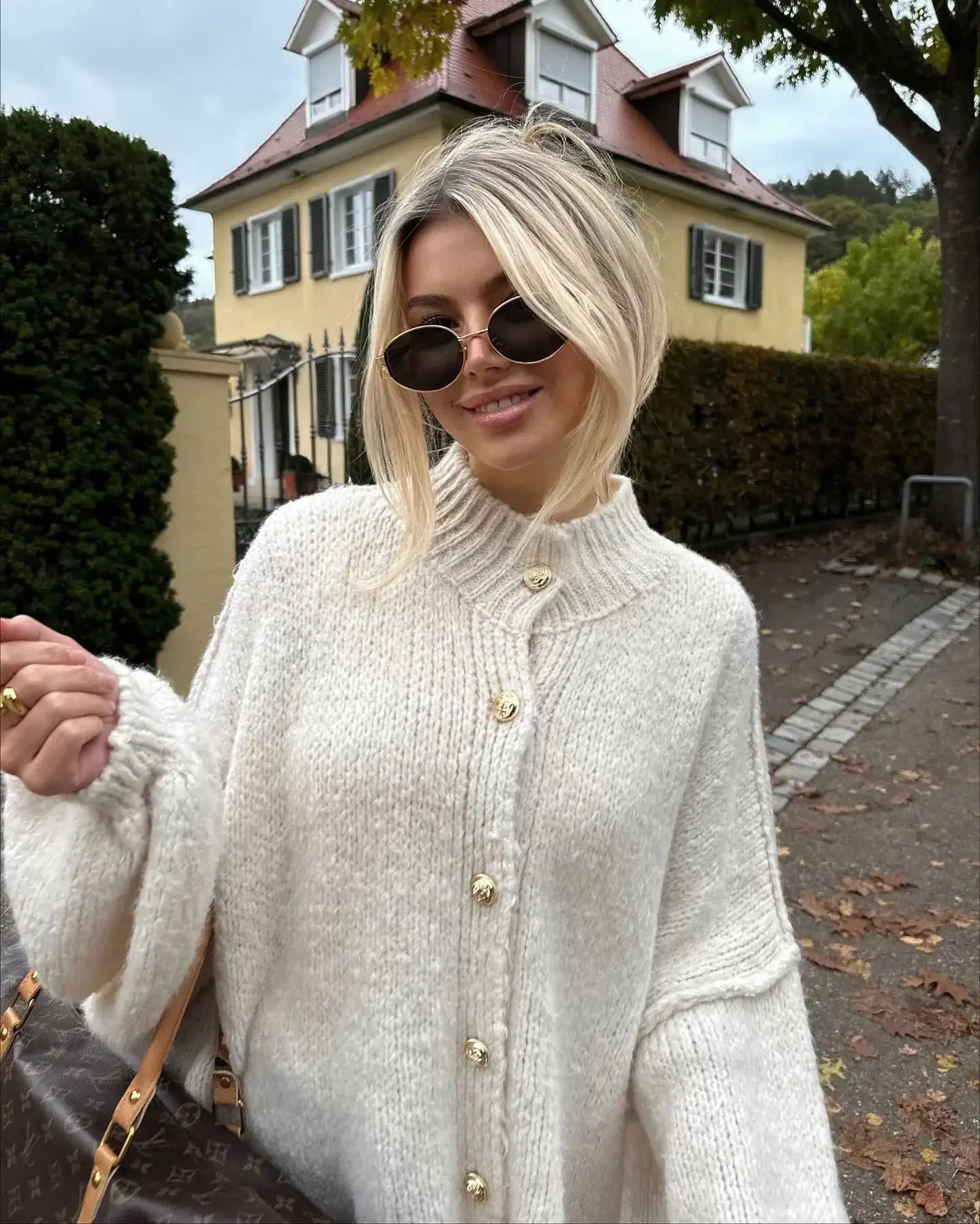 Langweiliger Cardigan wurde zu: 
Eleganter Damen Cardigan