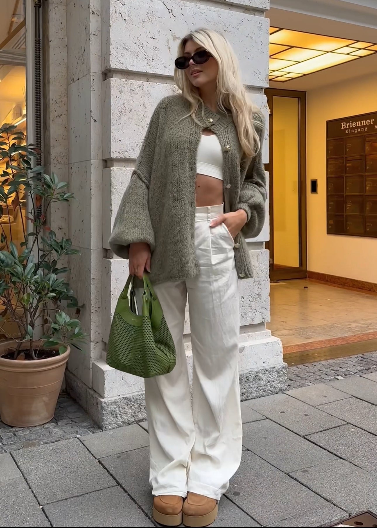 Langweiliger Cardigan wurde zu: 
Eleganter Damen Cardigan