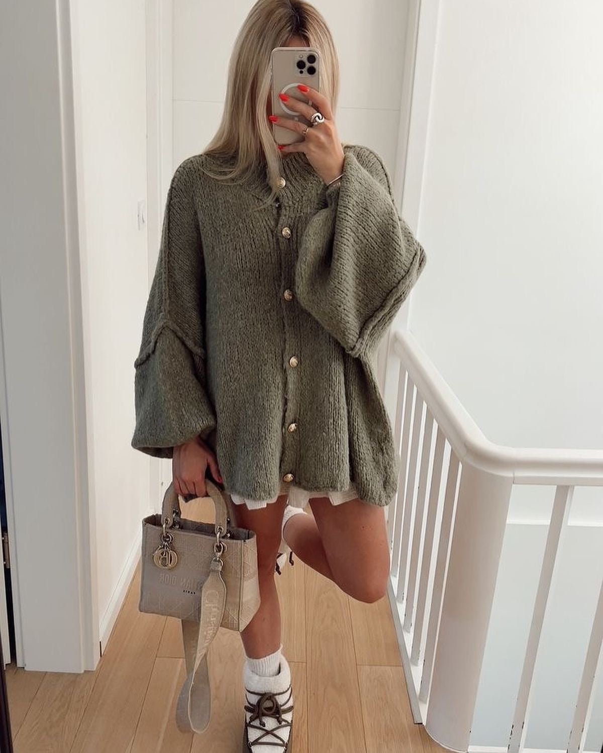 Langweiliger Cardigan wurde zu: 
Eleganter Damen Cardigan