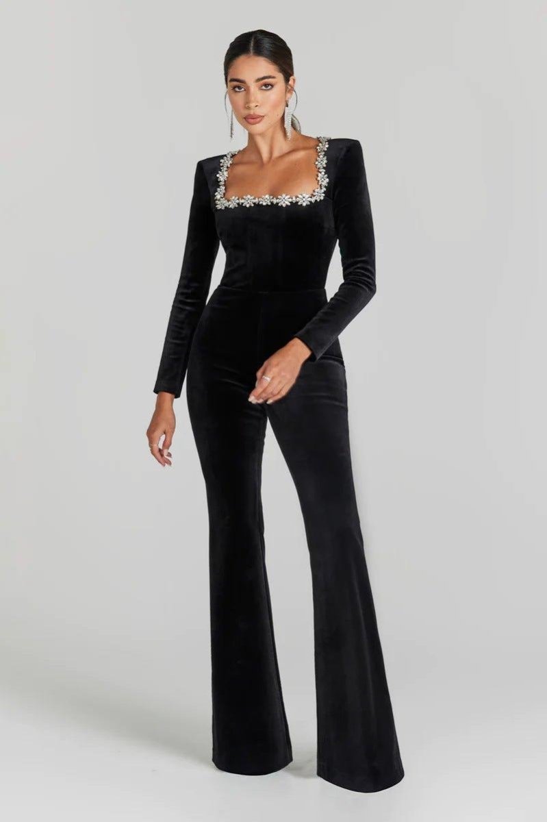 Schwarzer Samt-Jumpsuit mit Glamour-Dekolleté - IdealeKleiden