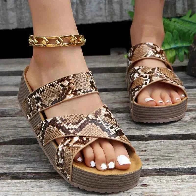 Bequeme Plateau-Sandalen mit geflochtenem Riemen und Cross-Strap