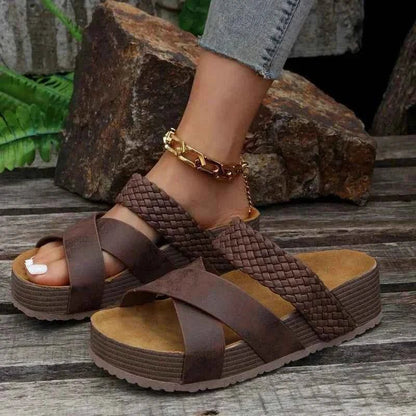 Bequeme Plateau-Sandalen mit geflochtenem Riemen und Cross-Strap
