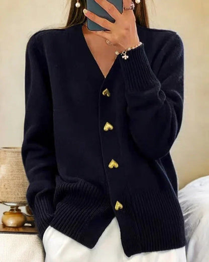 Weicher Strickcardigan mit Herzknöpfen Frauen