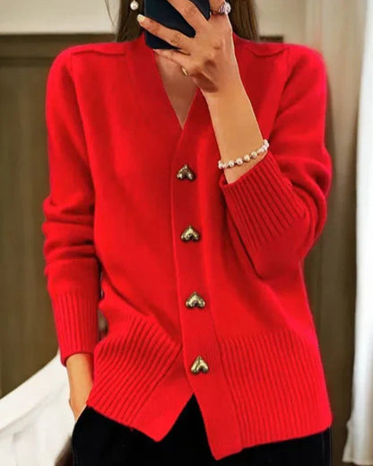 Weicher Strickcardigan mit Herzknöpfen Frauen