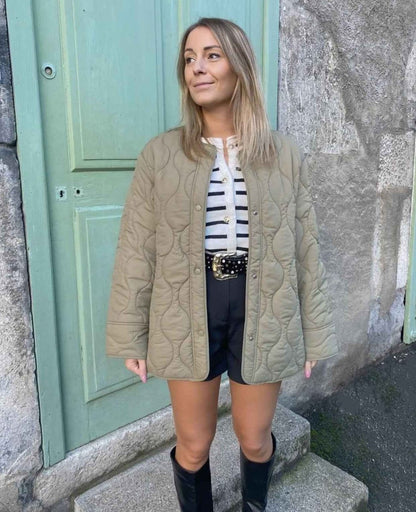 Frauen Steppjacke Slim Fit Knopf