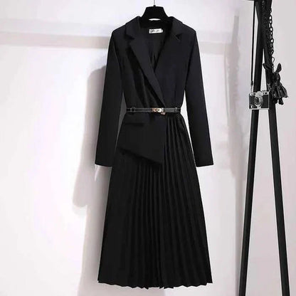 Figurbetontes Damenkleid mit Plissee-Effekt - IdealeKleiden