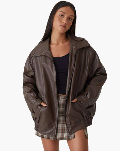 Stilvolle Lederjacke Oversize Moderner Streetstyle Look