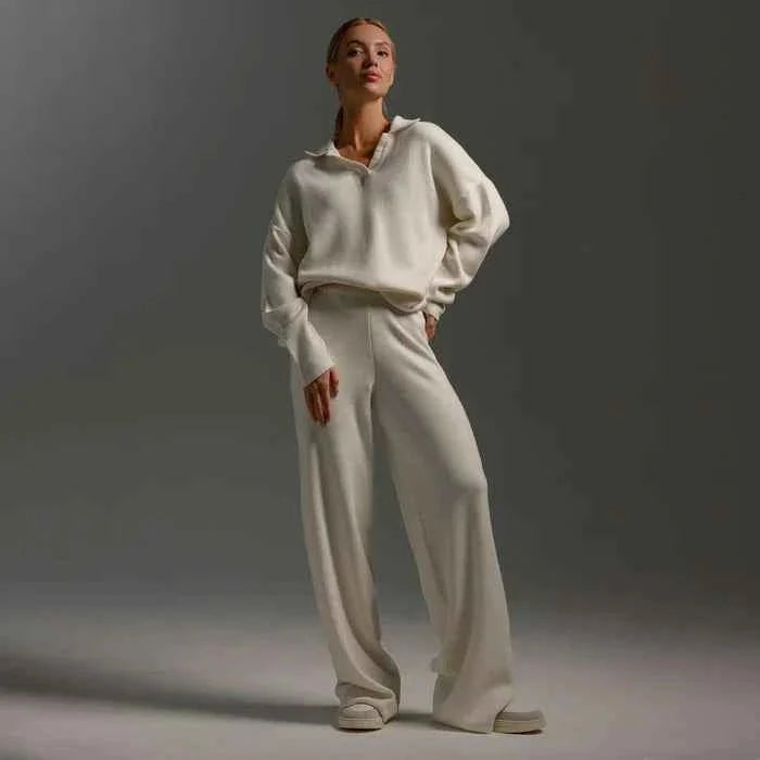 Klassisches Zweiteiler Set Pullover und weite Hose